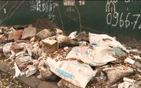 Nhức nhối nạn đổ trộm phế thải vật liệu xây dựng khắp thủ đô