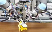Robot bóc vỏ chuối do Nhật Bản phát triển