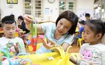 Cô giáo mầm non Thủ đô hồ hởi lau dọn, mong ngày đón trẻ trở lại