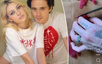 Brooklyn Beckham khoe nhẫn cưới kim cương trị giá 50 nghìn USD