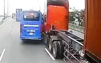 Thót tim nhìn xe bus chạy tốc độ cao, lấn làn, vượt ẩu