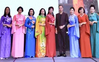 Vẻ đẹp kiêu kỳ của bộ sưu tập áo dài "Bông hồng vàng"