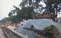 Ngang nhiên xây cả trăm mét đường bê tông trên đất đường sắt gần UBND xã