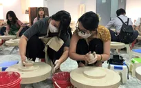 Giới trẻ Hà Thành rủ nhau nặn gốm tại Bát Tràng