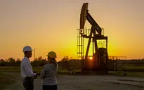 Giá dầu tăng cao gây sức ép lên nền kinh tế Mỹ