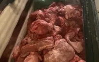 Chủ quán bánh mỳ thịt nướng nhập thịt lợn nhiễm dịch tả châu Phi
