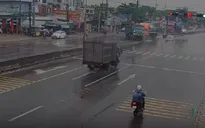 Xe ben sang đường ẩu gây họa cho xe đầu kéo