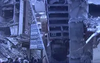 Sập tòa nhà 10 tầng ở Iran, nhiều người vẫn đang mắc kẹt