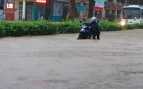 Mưa lớn, nhiều tuyến phố tại Vĩnh Phúc ngập nặng