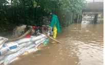 Hầm chui Đại lộ Thăng Long vẫn còn ngập nước