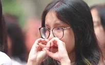 Học sinh lớp 12 nghẹn ngào trong ngày chia tay mái trường THPT