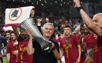 HLV Mourinho đi vào lịch sử bóng đá châu Âu