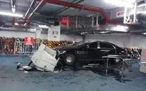 Siêu xe Maybach tông hàng loạt xe máy trong hầm chung cư ở Hà Nội