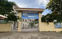 Phó hiệu trưởng bị tố sàm sỡ nữ sinh: Chỉ vô tình va trúng?