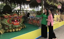 Nhộn nhịp mua sắm tại Tuần lễ trái cây "Trên bến dưới thuyền"