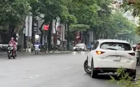 Hà Nội: Xử phạt nữ tài xế lái ô tô ngược chiều trên Phố Huế