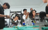 Người phụ nữ dạy nghề miễn phí cho trẻ dân tộc miền núi