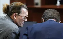 Johnny Depp khẳng định "chưa từng đánh bất kỳ người phụ nữ nào"