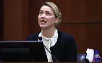 Amber Heard tấn công Johnny Depp để "tự vệ"