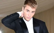 Justin Bieber gặp khó khăn trong ăn uống sau khi liệt nửa mặt