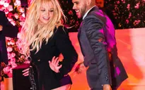 Britney Spears đi chân trần trong đám cưới