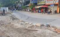Lún võng 23m mặt đường ven sông Tô Lịch
