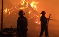 Cháy lớn tại cụm công nghiệp ở Nghệ An