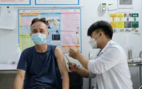 Vì sao Bộ Y tế và chuyên gia khuyến cáo cần tiêm mũi vaccine phòng COVID-19 mũi 3, mũi 4?