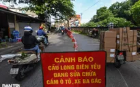 Dựng rào chắn ngăn ô tô và xe ba gác lên cầu Long Biên