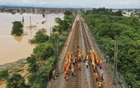 Lở đất, lũ lụt kỷ lục trong 100 năm hoành hành ở miền Nam Trung Quốc