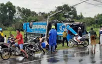 Lật xe khách ở Bình Thuận, 11 người bị thương