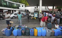 Sri Lanka cạn kiệt nhiên liệu do các chuyến hàng bị hoãn vô thời hạn