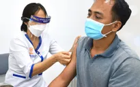 Tiêm vaccine COVID-19 mũi nhắc lại: Đặc biệt cần thiết với người mắc bệnh nền, cao tuổi
