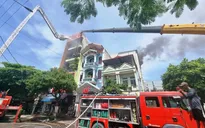 Hà Nam: Nỗ lực giải cứu 5 người mắc kẹt trong đám cháy