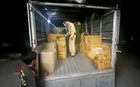 Bắt quả tang xe tải chở hàng trăm triệu đồng hàng hóa nghi nhập lậu