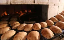 Khủng hoảng lúa mì, người dân Lebanon phải tìm mua bánh mì tại chợ đen