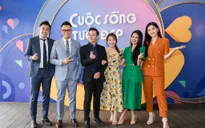 Á hậu Phương Nga "cô đơn" giữa dàn MC chuẩn bỉm sữa