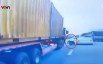 Gặp nạn do thiếu tập trung khi lái xe