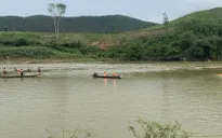 Lật thuyền trên sông, chồng được cứu, vợ tử vong