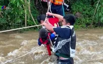 Giải cứu 6 du khách mắc kẹt trên núi do lũ về đột ngột