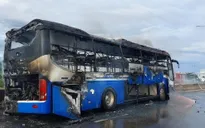 Chở 42 hành khách, xe khách giường nằm bốc cháy trên Quốc lộ 1