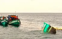 Kịp thời ứng cứu nhiều ngư dân gặp nạn trên biển vì sóng to, gió lớn