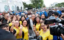 Hoa hậu Ngọc Châu xúc động trước tình cảm nồng nhiệt của người dân Tây Ninh