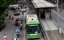 Xe bus đi chung làn BRT khó khả thi