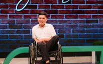 Trạm yêu thương: Thầy giáo 8X đi xe lăn truyền cảm hứng cho các em nhỏ