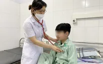 Trẻ bị suy tuyến thượng thận do dùng thuốc xịt mũi corticoid lâu ngày