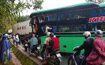 Va chạm giữa xe ô tô rơ moóc và xe khách làm 1 người chết, 3 người bị thương