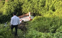 Xe khách rơi xuống vực làm nhiều người bị thương