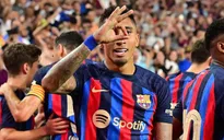 Raphinha lập siêu phẩm, Barca thắng tối thiểu Real Madrid