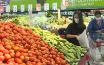 Giá nhiều mặt hàng thiết yếu chưa giảm theo giá xăng